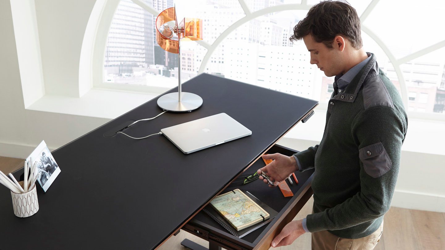 BDI standing desks feature a smooth and durable satin-etched glass desktop surface, resistant to scratches and fingerprints.