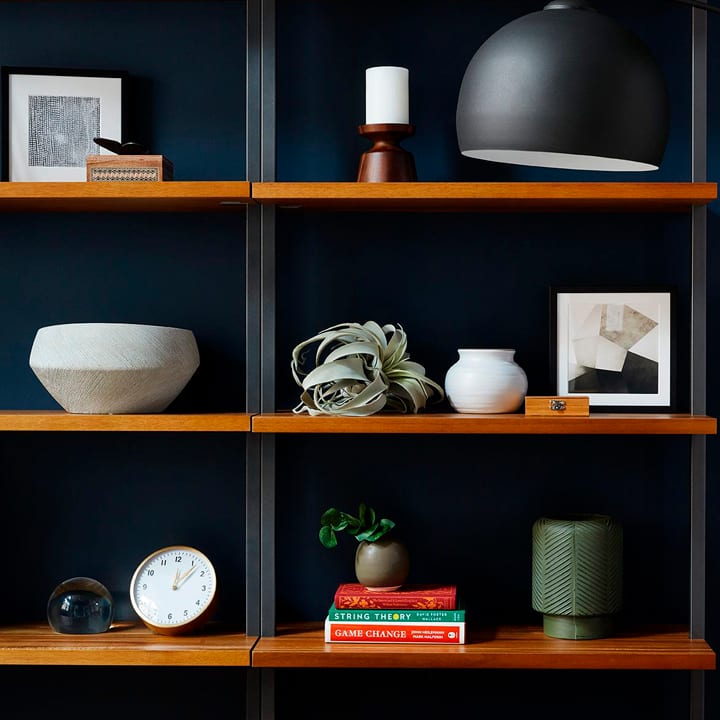 Dark background for shelves