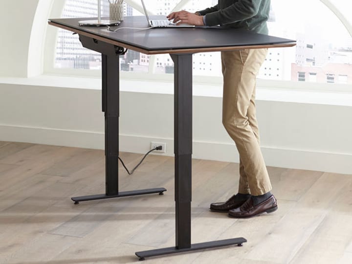 Meeting BDI's stringent quality and design standards, the leg lift mechanism underwent an extensive 20,000 cycle test to ensure that it is built to last and will reliably elevate your workday for many years to come.
